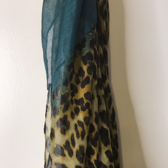 2/4 Warehouse One Scarf - Picture 3 of 3